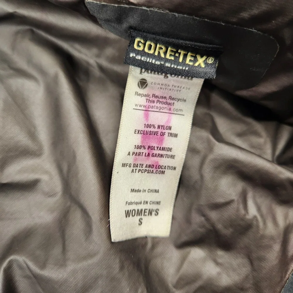 Patagonia Rain Jacket Womens Small Magenta Hooded Gore-Tex Super Cell